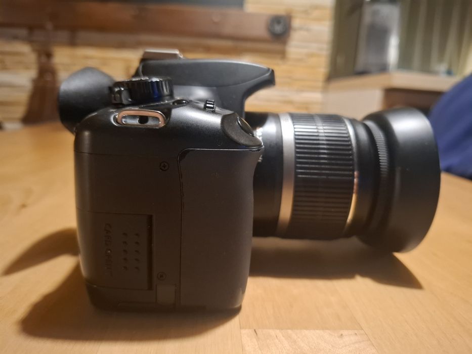 Vând kit canon 1000D + obiectiv 18-55mm 1:3.5 - 5.6 cu filtru