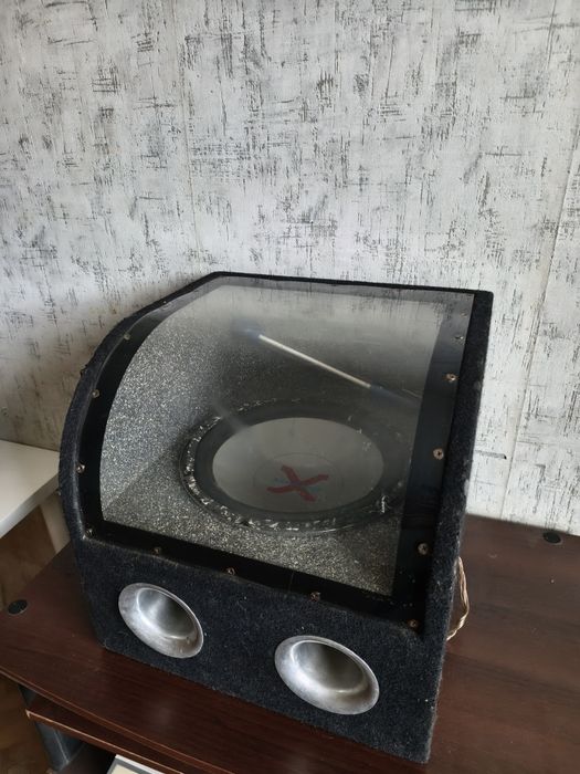 Бас каса с усилвател