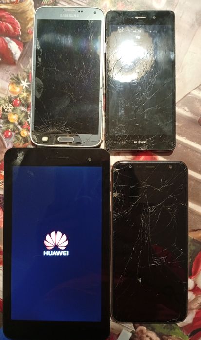 Таблети и телефони за части.