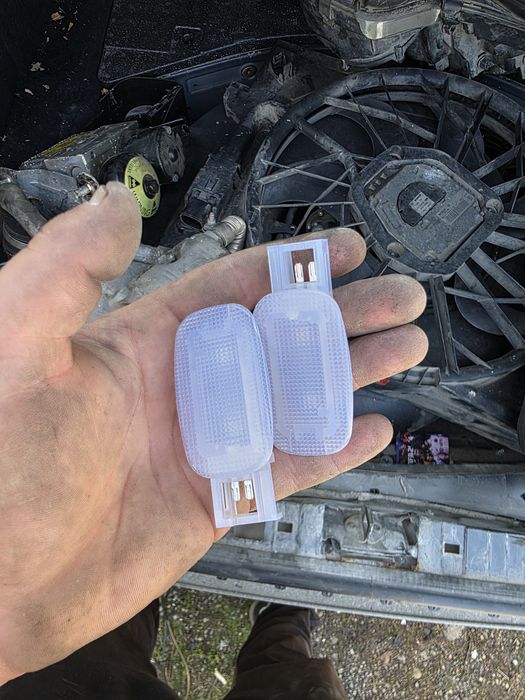 Плафони за багажник на Mercedes W211