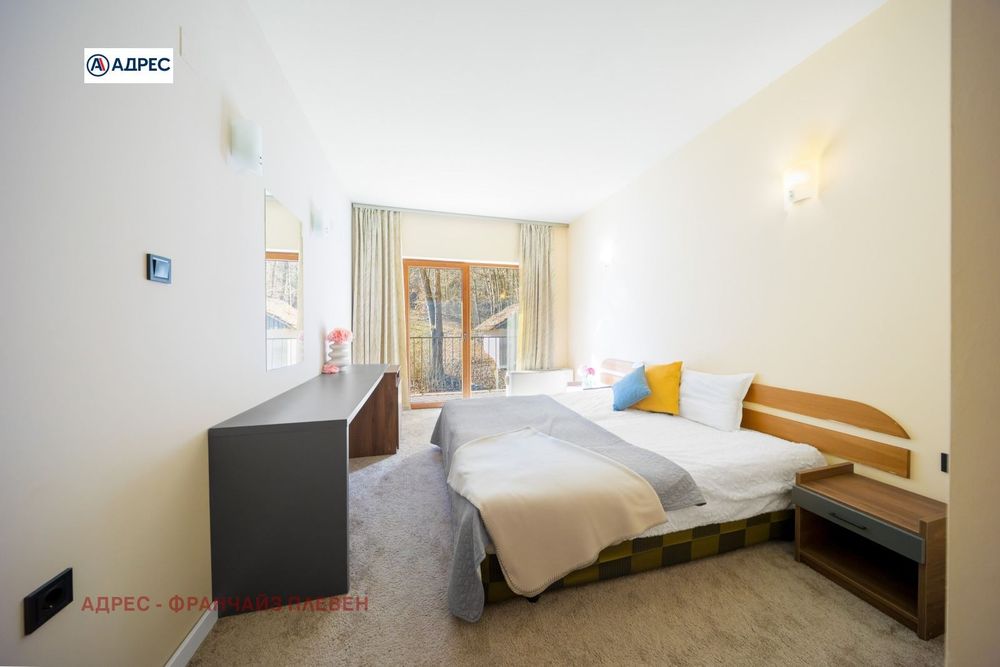 Продава се Хотел в с. Велчево, Област Ловеч - 768 кв.м за 679 €/кв.м - Снимка #11