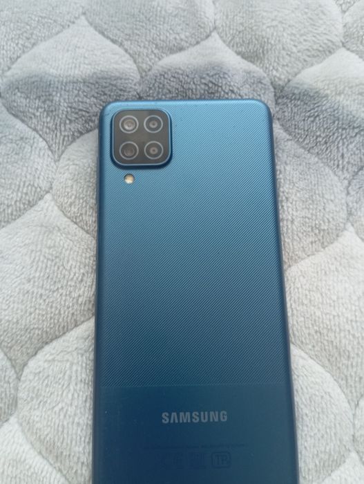 Продам смартфон Самсунг 12А