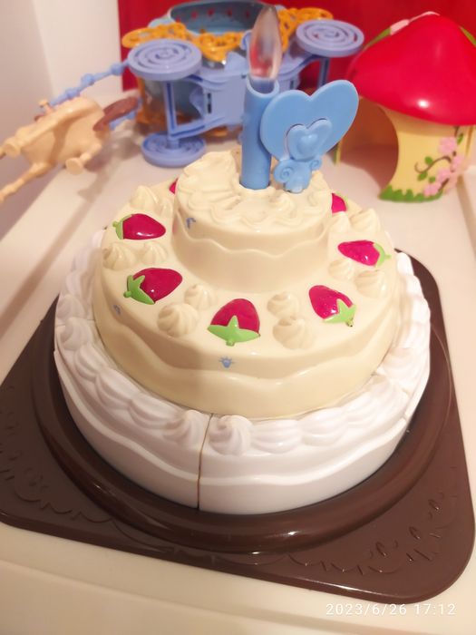 Детская игрушка кухня.