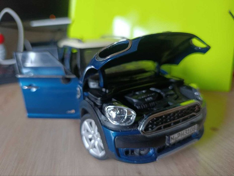 Mini Countryman 1:18 Kyosho б/у — целый корпус, на игру или запчасти