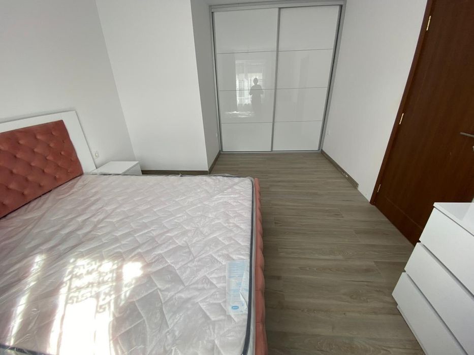 Inchiriez apartament cu 2 camere decomandat :str Avram iancu in spate la bmw