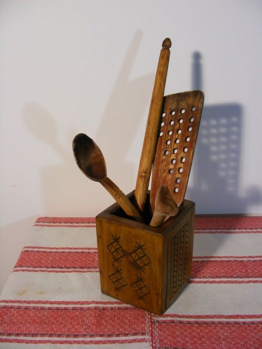 Vand cutie din lemn de tei sculptat