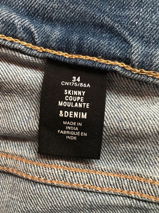 Сини скъсани дънки