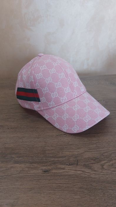 Sapca roz model gucci