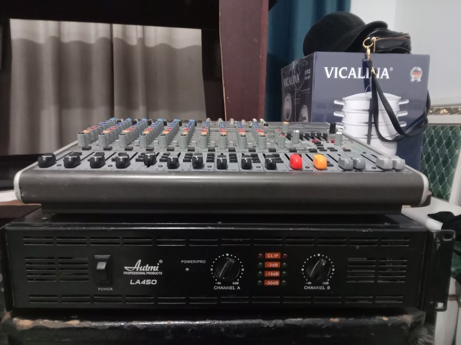 Продаю пульт Behringer с усилителем