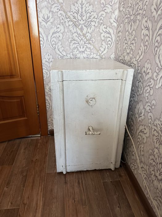 Сейф несгораемый