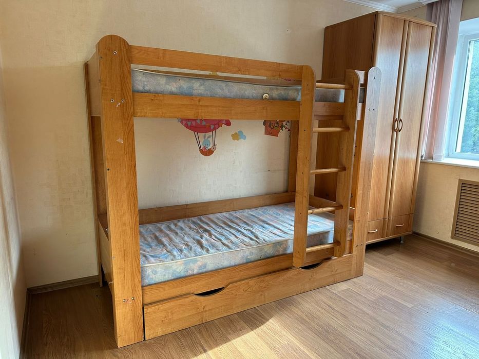 Шкаф стол кровать