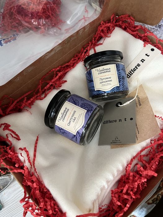 Готовые подарочные боксы. В наборе шарф, носочки, чай, оформление