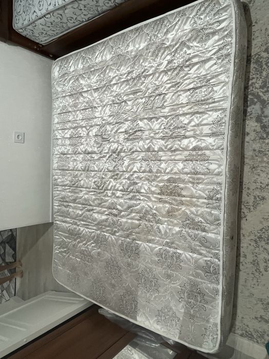 Продам матрас размер 2м 1.60