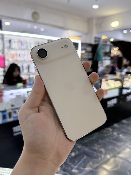 iPhone Air white gold