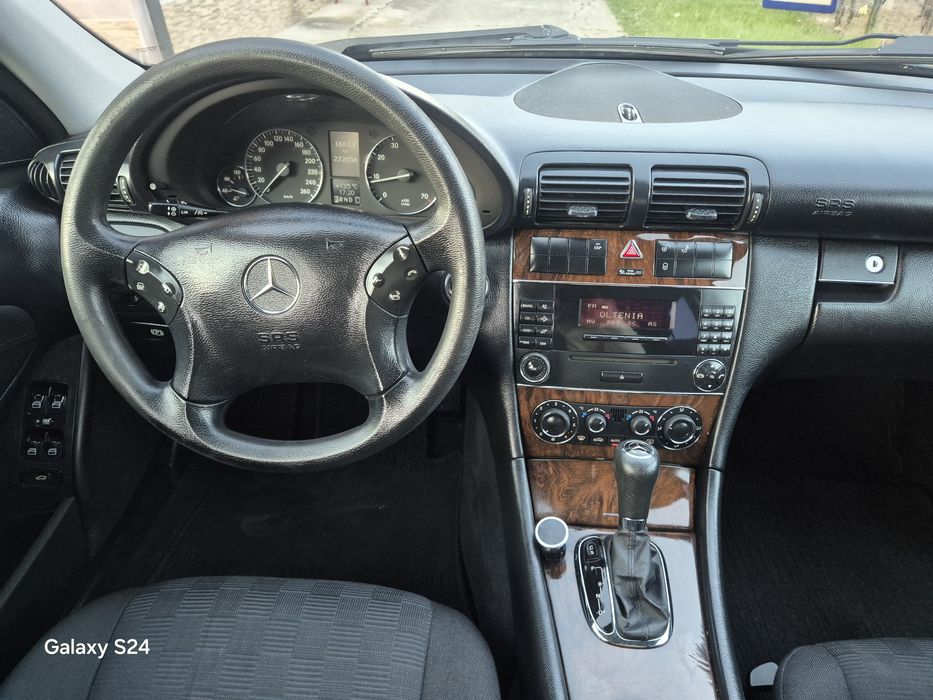 Mercedes c180 benzină CUTIE AUTOMATĂ  2950 euro