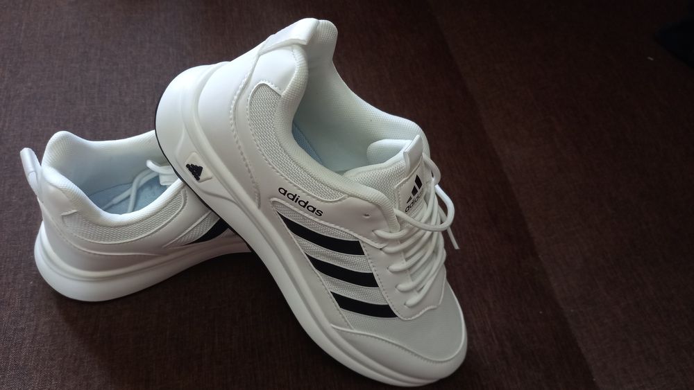 Кроссовки Adidas размер 44 новые!