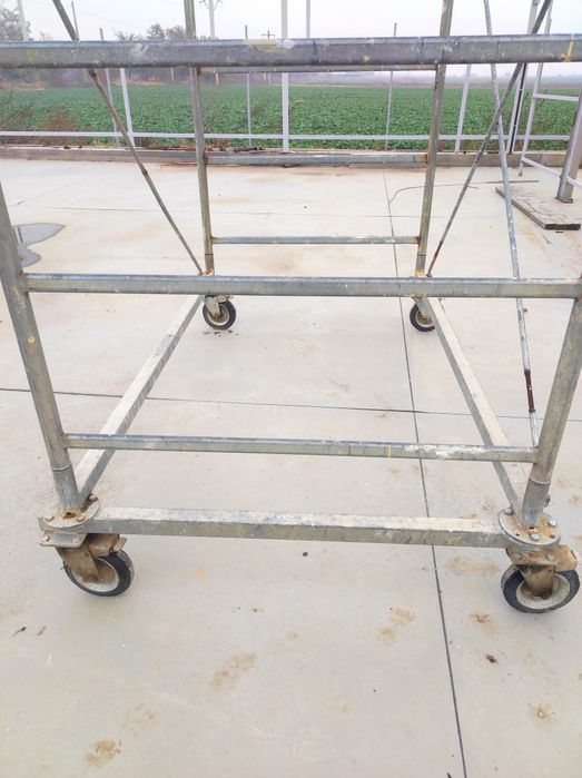 Schelă  vând pe roți cu frâne se mișcă ușor 5 m înălțime , 2 metri/ 1,