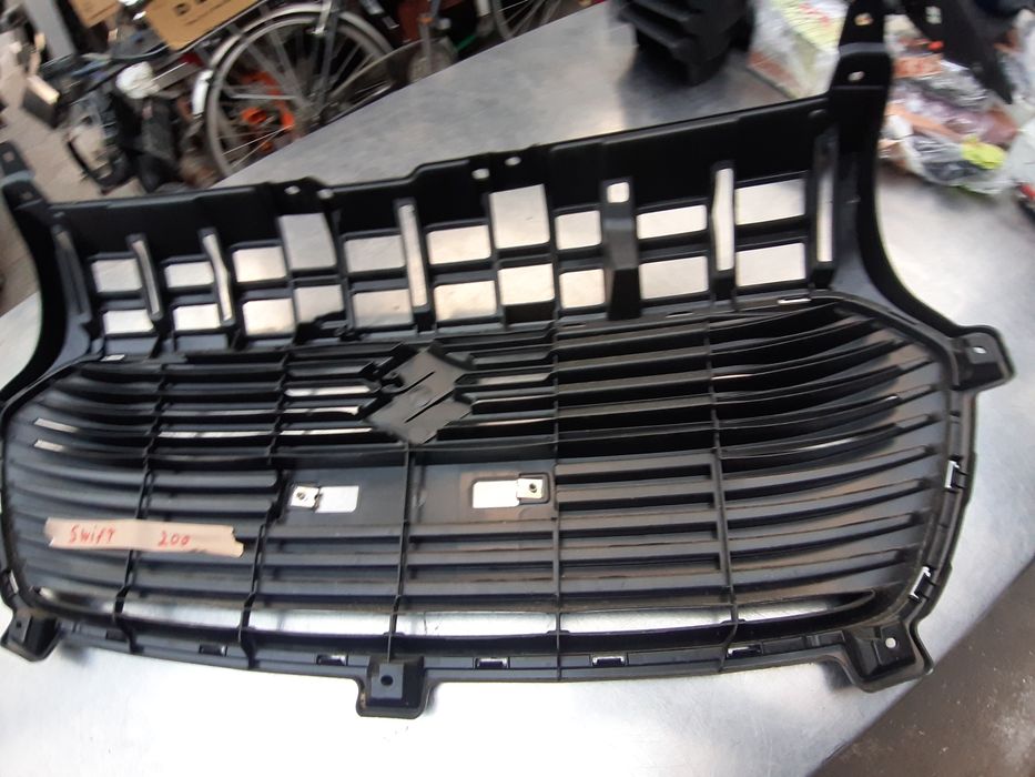 Решетка грил сузуки суифт Suzuki Swift 2019/25г