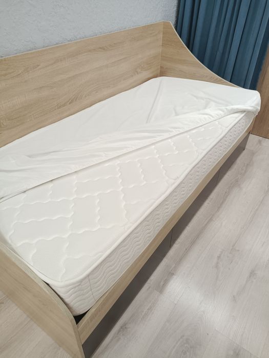 Кровать односпальная 90*200см