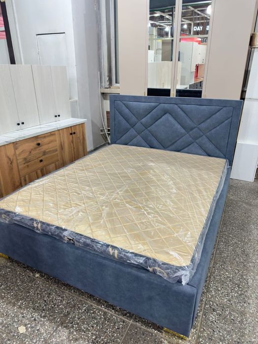 Кровать без матраса и матрасах