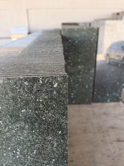 Granit optom narxda fasad sokol  uchun. Angola black, labradarit, tanb