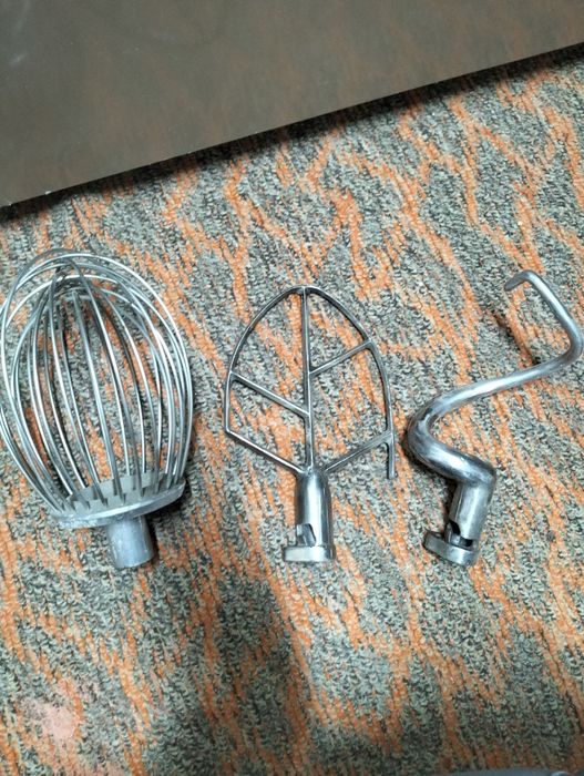 Продам миксер тестомес