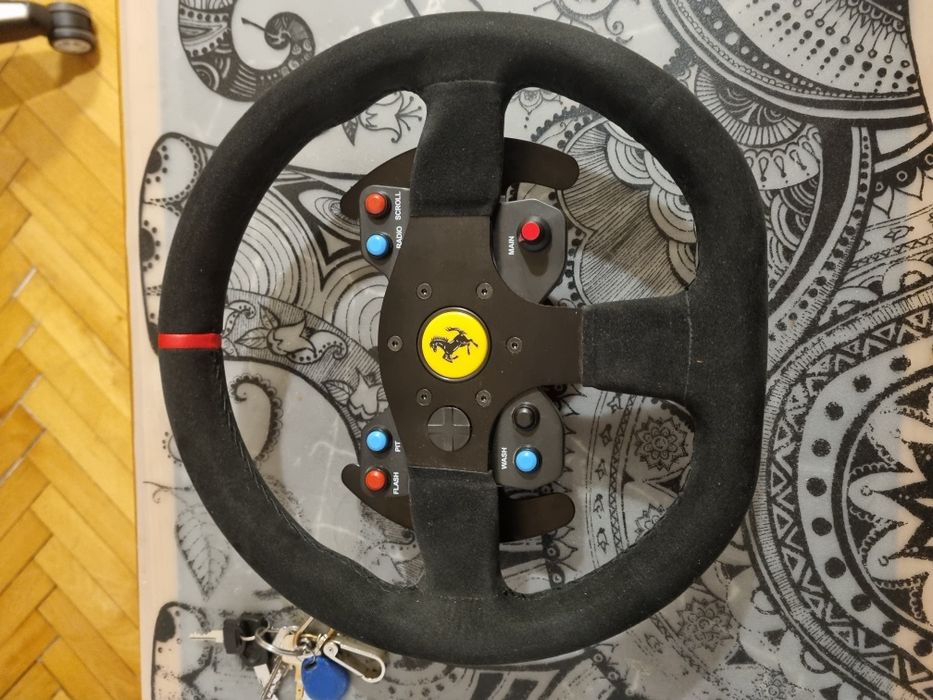 thrustmaster ferrari inegral Alcantara edition
