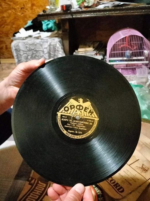 Продавам стари грамофонни плочи