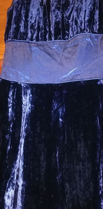 Rochie catifea la genunchi