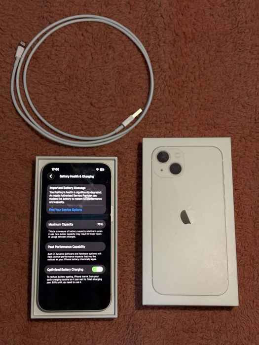Iphone 13 чист-бял цвят