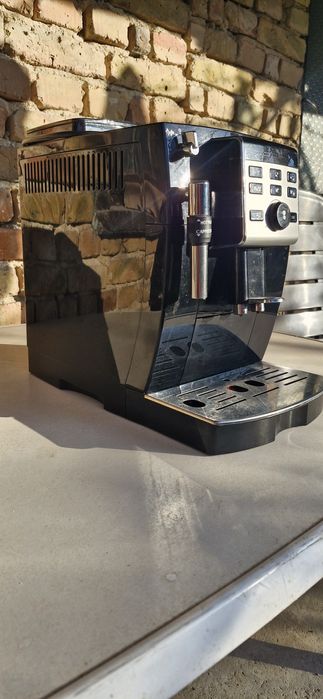 Продавам кафе автомат Делонги