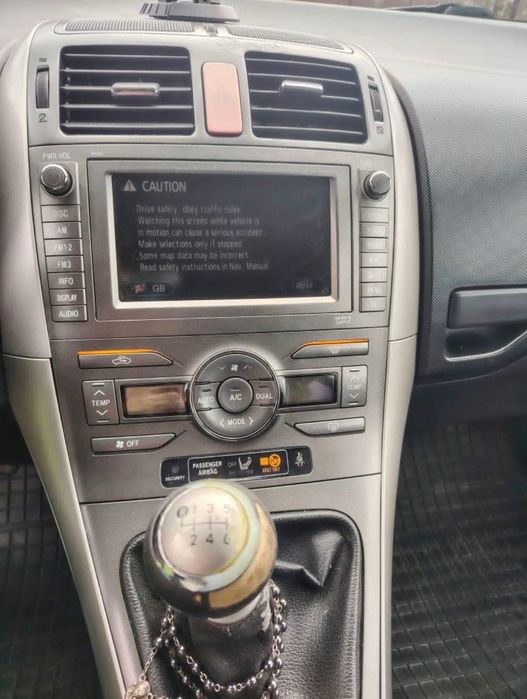 Vând Toyota auris 2.0 d4d