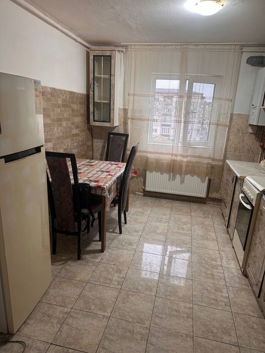 Închiriez apartament