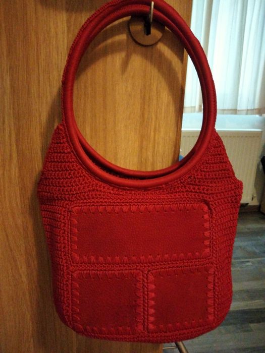 Genți de umăr noi din piele prima 100 lei ,restul 50 lei buc.