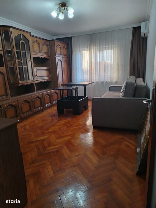 cv 98 Bd.Republicii, 2 camere, etaj II