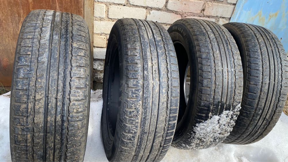 Продам летние шины Toyota RAV4