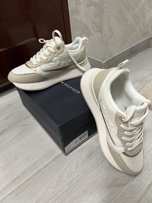 Сникърси - спортни обувки