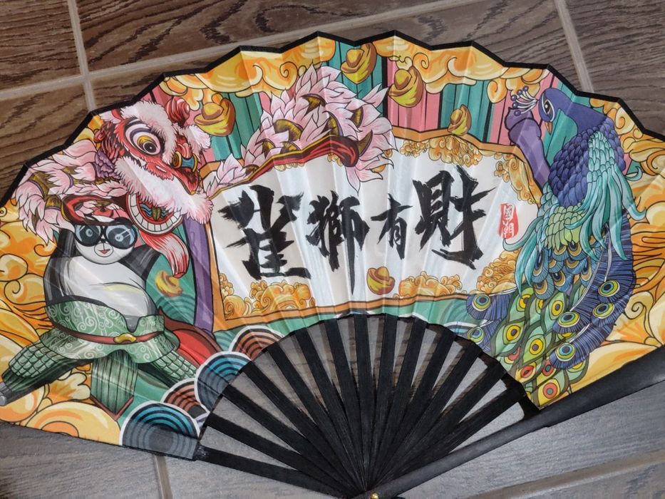 Красочные праздничные вееры