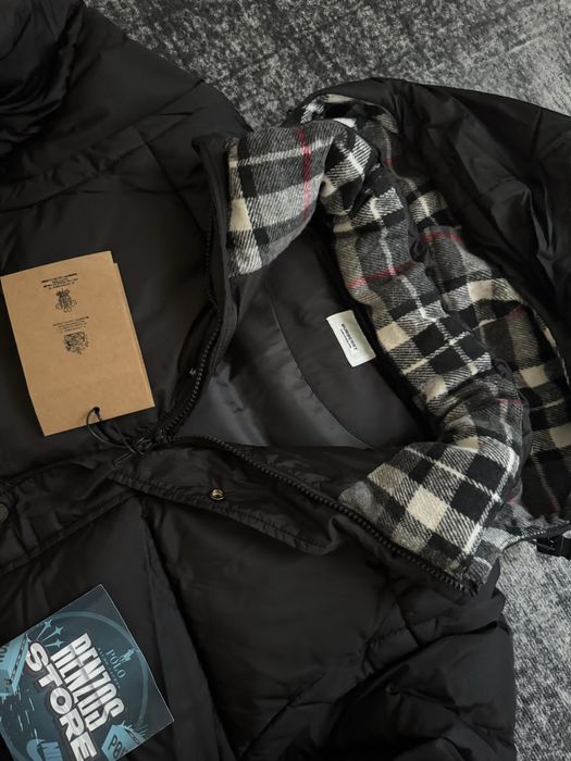 Пуховик от бренда Burberry