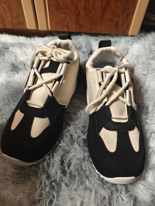 Продам мужские кроссовки