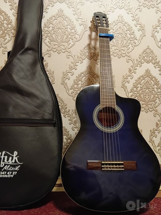 Gitara sitiladi.