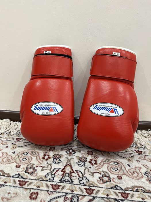 Продается шлем боксерский,перчатки winnig