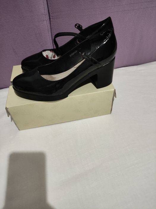 Туфли женские лакированные