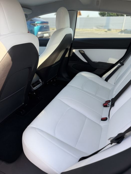 Tesla Model 3 long range 2019 interior alb premium