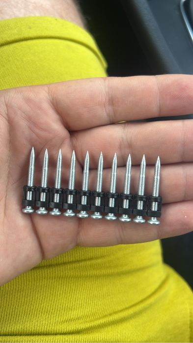 Doze gaz pentru pistoale de batut cuie in fier,beton,lemn 165mm+cuie