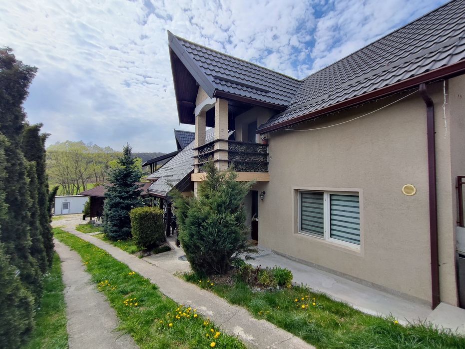 Închiriez casa în Hateg