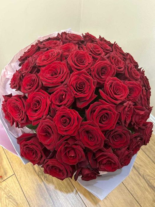 Цветы свежие красные