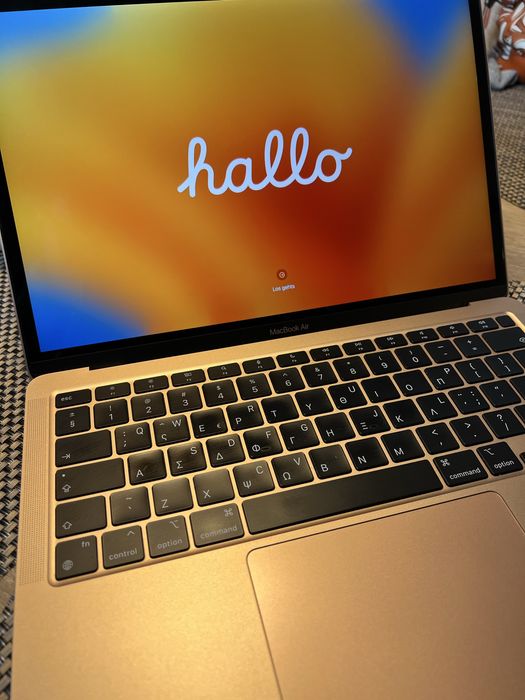 MacBook Air M1 (2020) / 8GB / 256GB SSD / Много добро състояние / Батерия 86%