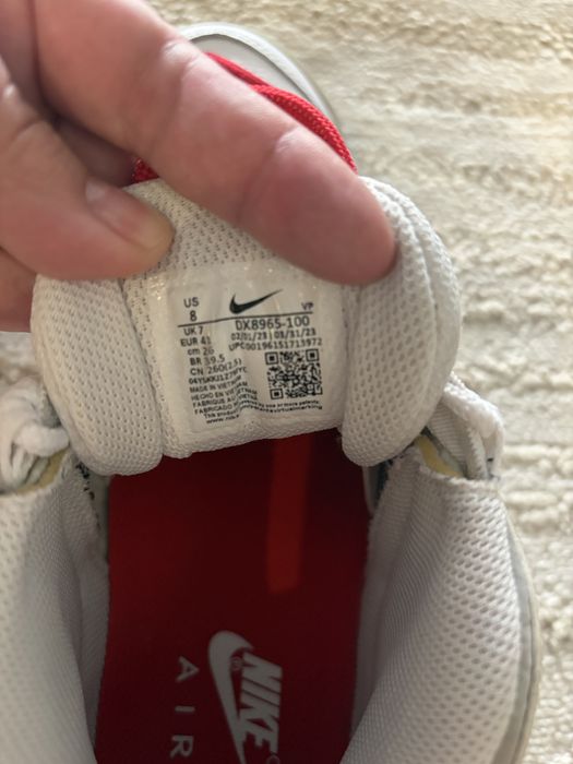 Женские кроссовки