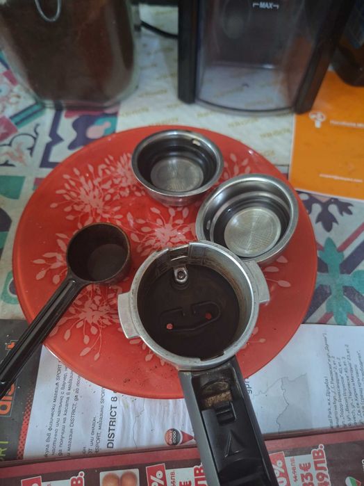 Кафе машина Delonghi и кафемелачка Krups